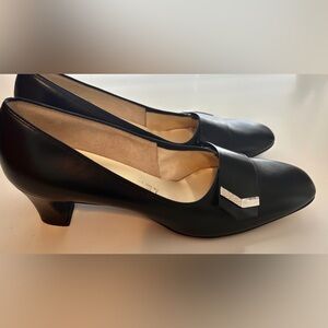 Naturalizer Black Leather Pumps